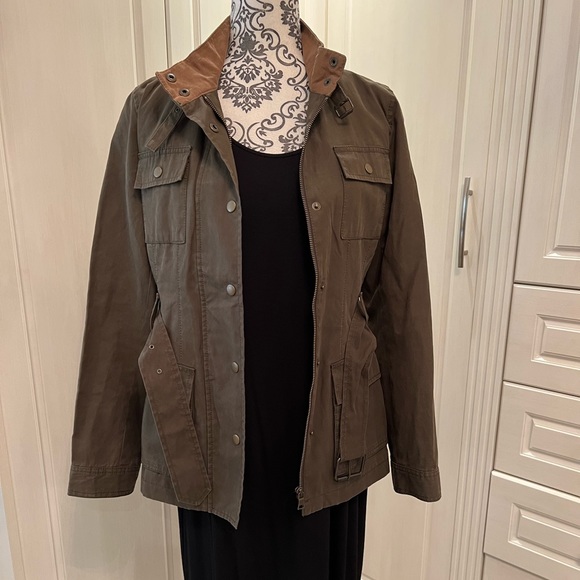 Military Green Jacket, Size M - Picture 7 of 9